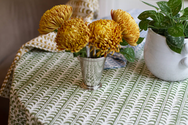 Endless Fleur Tablecloth in Green: Round 120"