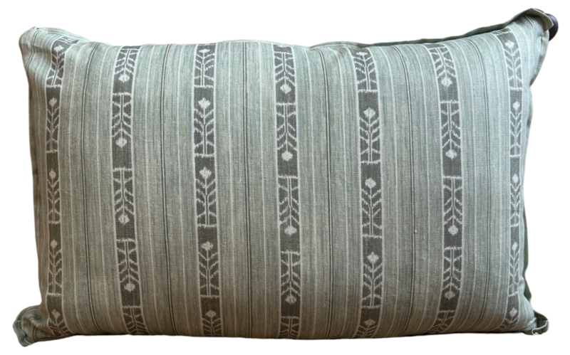Benghal Stripe Clover Lumbar Pillow Cover